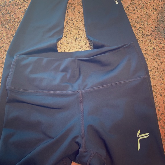 Athletic Leggings - Picture 1 of 2